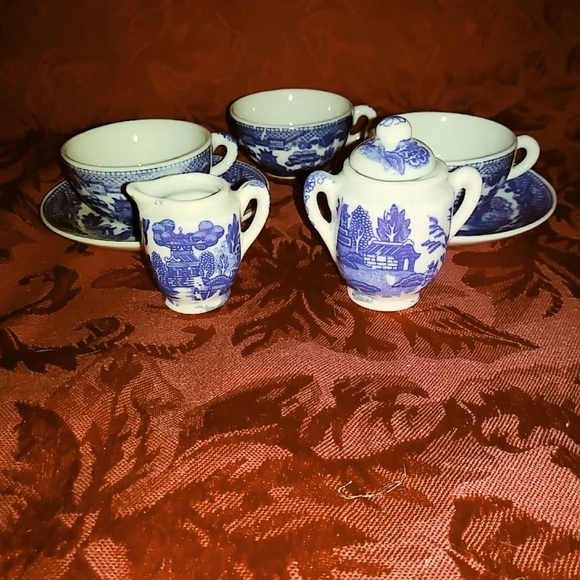 Blue Willow Tea Set - Picture 5 of 5